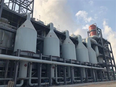 Cauruļveida krītošās plēves iztvaicētājs